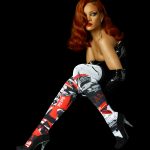holding-rihanna-stance-collaboration