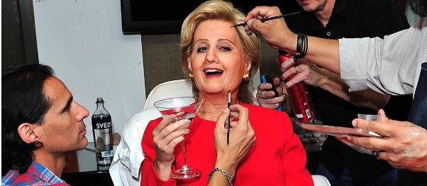 Katy Perry, Hillary Clinton Kılığına Girdi