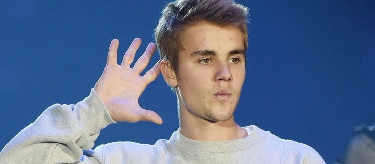 Justin Bieber seyircilere kızdı sahneyi terk etti