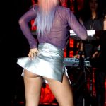 rita-ora-deri-fermuarli-ic-camasir-1082