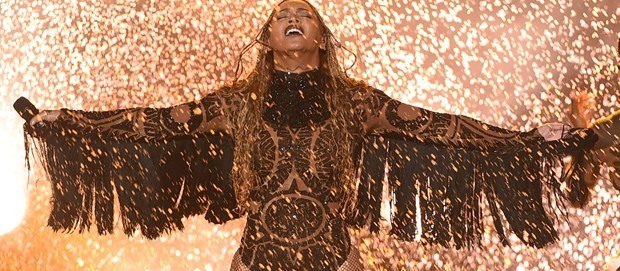 Beyonce Soul Train Ödül gecesine damga vurdu