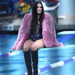 ariel-winter-cizmeleri-ile-havuzda0690