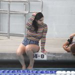 ariel-winter-cizmeleri-ile-havuzda0886