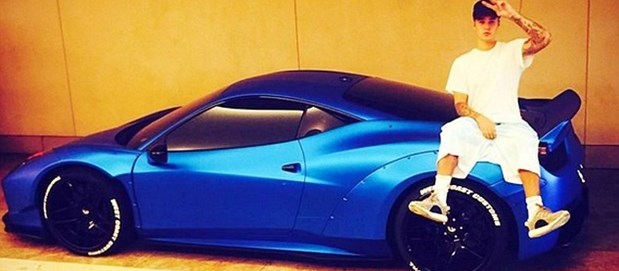 Justin Bieber Ferrari arabasını kaybetti