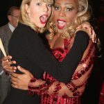 taylor-swift-kinky-boots-sahne-arkasi-5492