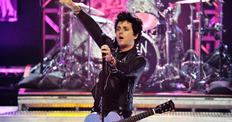 Green Day, “American Idiot” MTV EMA 2016 Performance