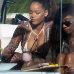 Rihanna_bikini_miami_havuz_1545