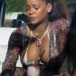 Rihanna_bikini_miami_havuz_2436