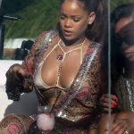Rihanna_bikini_miami_havuz_2535