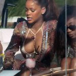 Rihanna_bikini_miami_havuz_2733