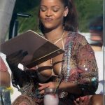 Rihanna_bikini_miami_havuz_3030