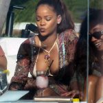 Rihanna_bikini_miami_havuz_3129