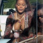 Rihanna_bikini_miami_havuz_3228