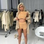 091316-kylie-jenner-underboob