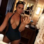 demi-1-576×1024