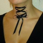 korse piercing modası 1658