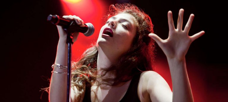 Lorde Coachella’da Görücüye Çıktı