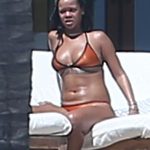 *PREMIUM-EXCLUSIVE* Rihanna Shows Off Her Bikini Body in Puerto Vallarta **WEB EMBARGO UNTIL 11AM PST ON 04/15/17**