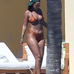 *PREMIUM-EXCLUSIVE* Rihanna Shows Off Her Bikini Body in Puerto Vallarta **WEB EMBARGO UNTIL 11AM PST ON 04/15/17**