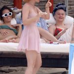 *PREMIUM-EXCLUSIVE* Katy Perry continues her tropical getaway on the beach with her gal pals in Cabo