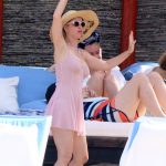 *PREMIUM-EXCLUSIVE* Katy Perry continues her tropical getaway on the beach with her gal pals in Cabo