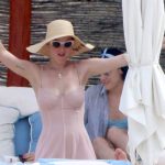 *PREMIUM-EXCLUSIVE* Katy Perry continues her tropical getaway on the beach with her gal pals in Cabo