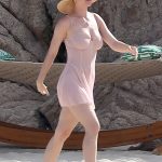 *EXCLUSIVE* Katy Perry enjoys her tropical getaway on the beach with her group of friends in Cabo