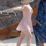 *EXCLUSIVE* Katy Perry enjoys her tropical getaway on the beach with her group of friends in Cabo