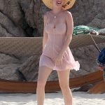 *EXCLUSIVE* Katy Perry enjoys her tropical getaway on the beach with her group of friends in Cabo