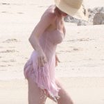 *PREMIUM-EXCLUSIVE* Katy Perry continues her tropical getaway on the beach with her gal pals in Cabo