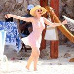*PREMIUM-EXCLUSIVE* Katy Perry continues her tropical getaway on the beach with her gal pals in Cabo