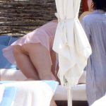 *PREMIUM-EXCLUSIVE* Katy Perry continues her tropical getaway on the beach with her gal pals in Cabo