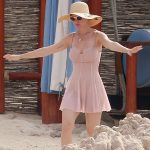 *EXCLUSIVE* Katy Perry enjoys her tropical getaway on the beach with her group of friends in Cabo