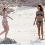 *EXCLUSIVE* Katy Perry enjoys her tropical getaway on the beach with her group of friends in Cabo