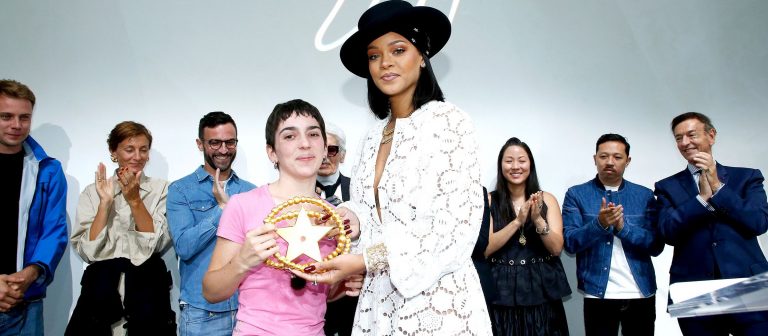 Rihanna, Louis Vuitton Ödül Törenine Katıldı