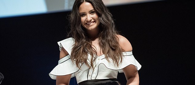 Demi Lovato ‘Elmas’ Ödülü Aldı!