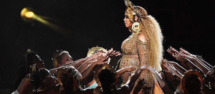 Beyonce, ikiz bebeklerini doğurdu