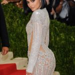 1782828-kylie-jenner-sur-le-tapis-rouge-950×0-2