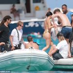 427B004700000578-4710350-image-a-82_1500466043483