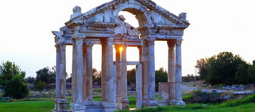 Koç ailesinin göz bebeği Afrodisias ‘Dünya Mirası’ listesinde