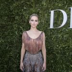 Jennifer-Lawrence-Christian-Dior-Photocall-Paris-Fashion-Week-2017-007