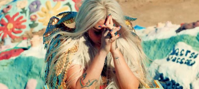 Kesha Duygusal Bir Şarkı İle Müzik Piyasasına Geri Döndü