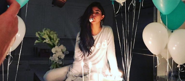 Selena Gomez Hayranlarına Yaş Günü Mesajları İçin Teşekkür Etti!