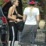 tn-miley-cyrus-tish-malibu-25-jul-17-28
