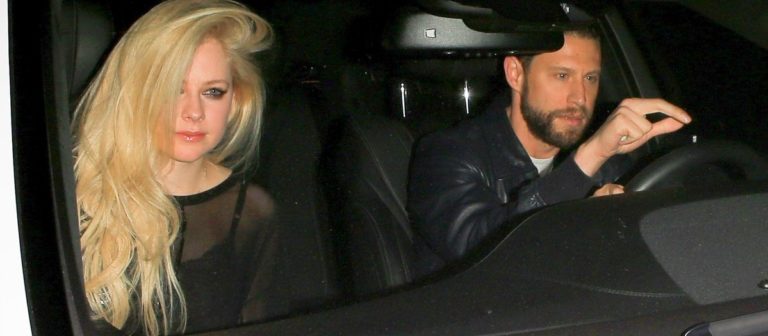 Avril Lavigne, Ünlü Müzik Yapımcısı J.R. Rotem İle El Ele Görüntülendi!