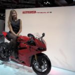hot-girl-of-the-2014-eicma-milan-bike-show-live-photos_124