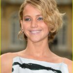 jennifer-lawrence-emma-watson-christian-dior-fashion-show-12