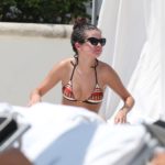 selena gomez enjoy the pool in miami