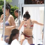 selena gomez enjoy the pool in miami
