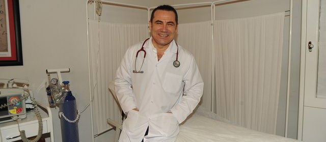 Ünlü şarkıcı Ferhat Göçer’e Sağlık Bakanlığı’nda görev